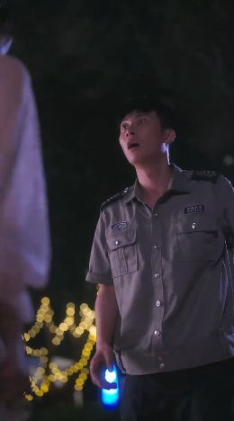 飛馳人生之為女人花錢100倍返現（失戀變神豪我要女人做我裙下臣）(全集)